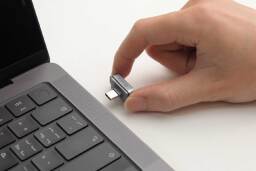 iKlips S USB-C Nano Fingerprint 256GB SSD
