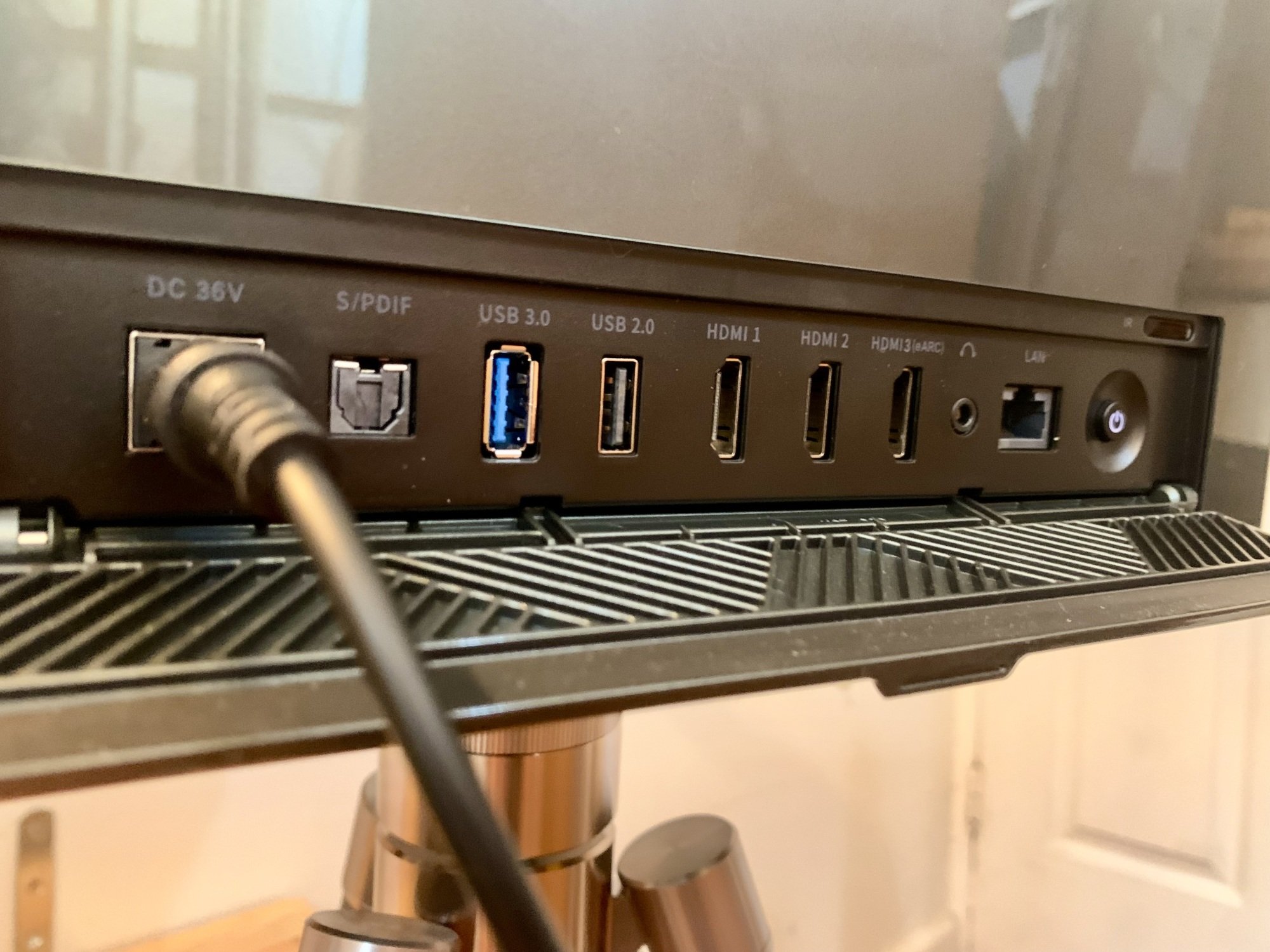 The VisionMaster Pro 2's rear connections are shown.