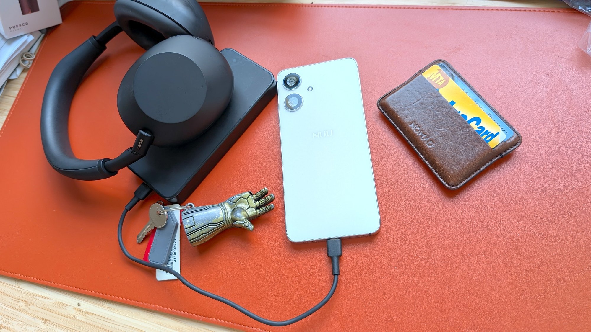 nuu n10 smartphone with sony headphones