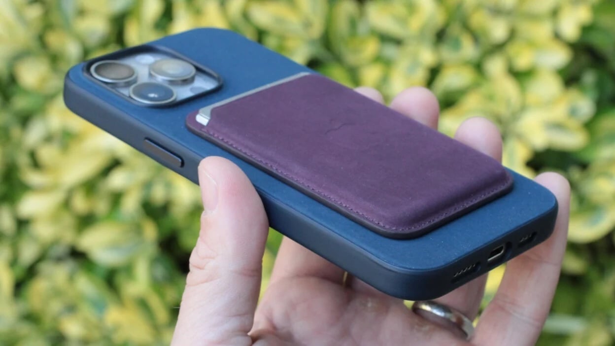 Apple iPhone FineWoven