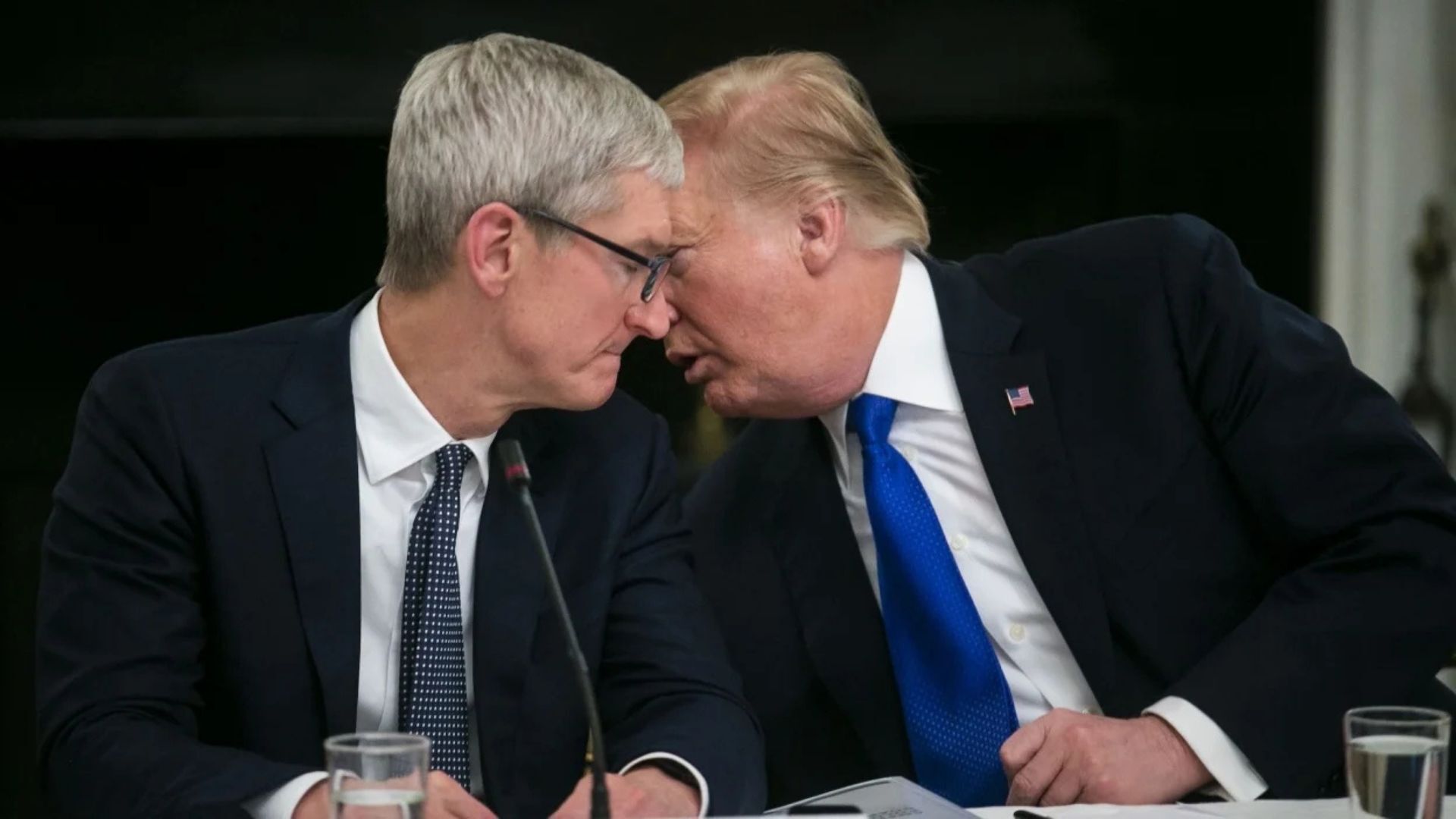 Tim Cook and Donald Trump pictured together.