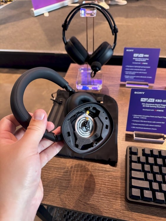 the 30mm drivers inside sony xm6 headphones