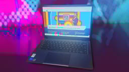 lenovo flex 5i laptop with mashable homepage onscreen