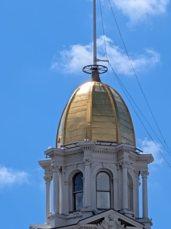 A building fully zoomed in on Pixel 10