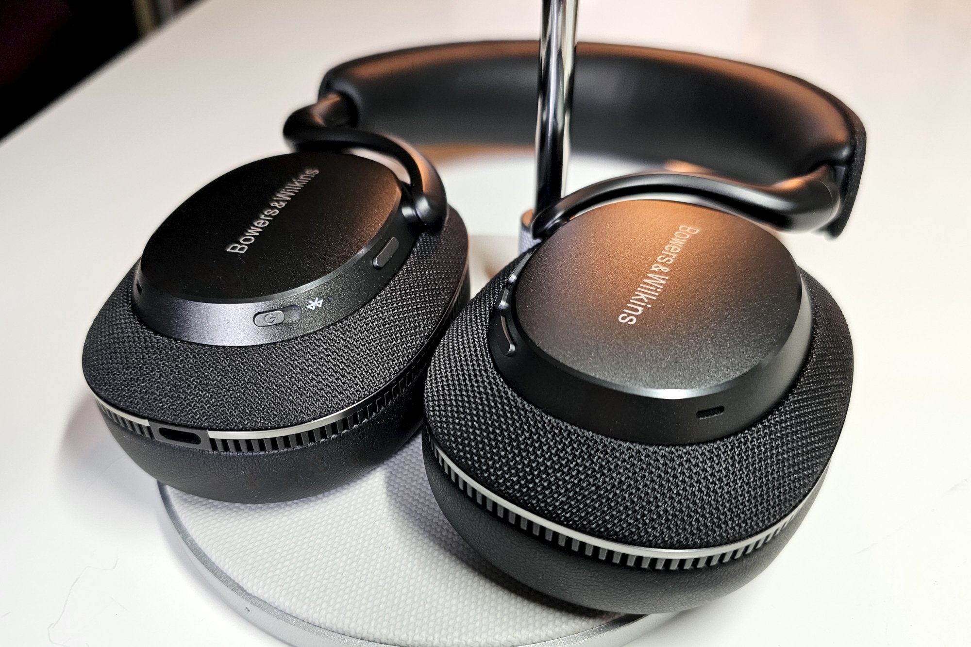 B&W Px7 S3 on headphones stand