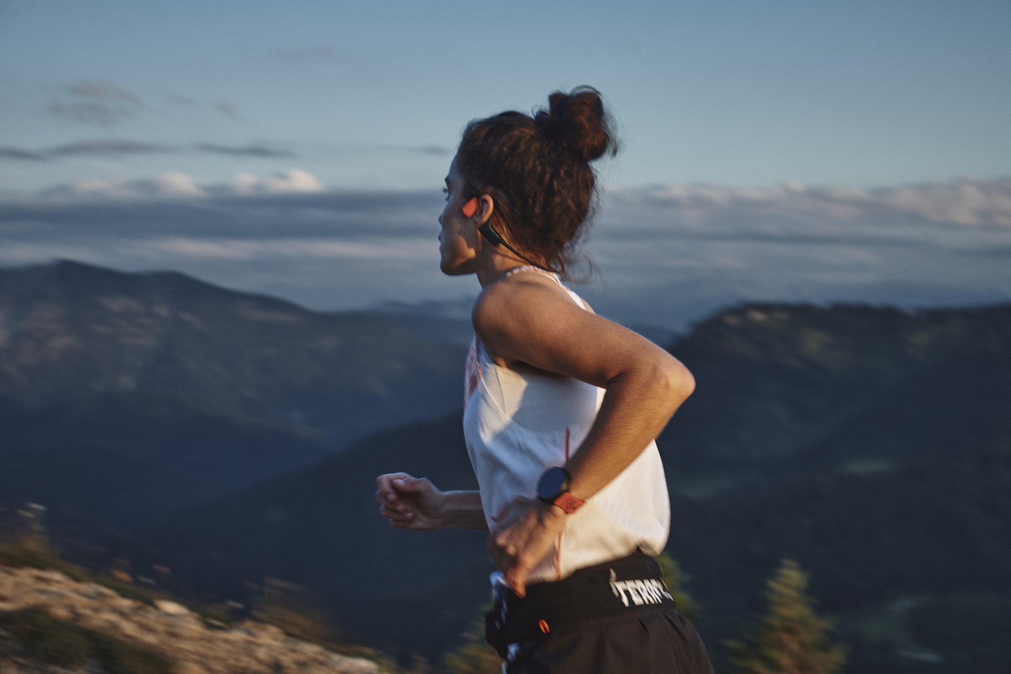 Suunto Wing 2 headphones on head of runner