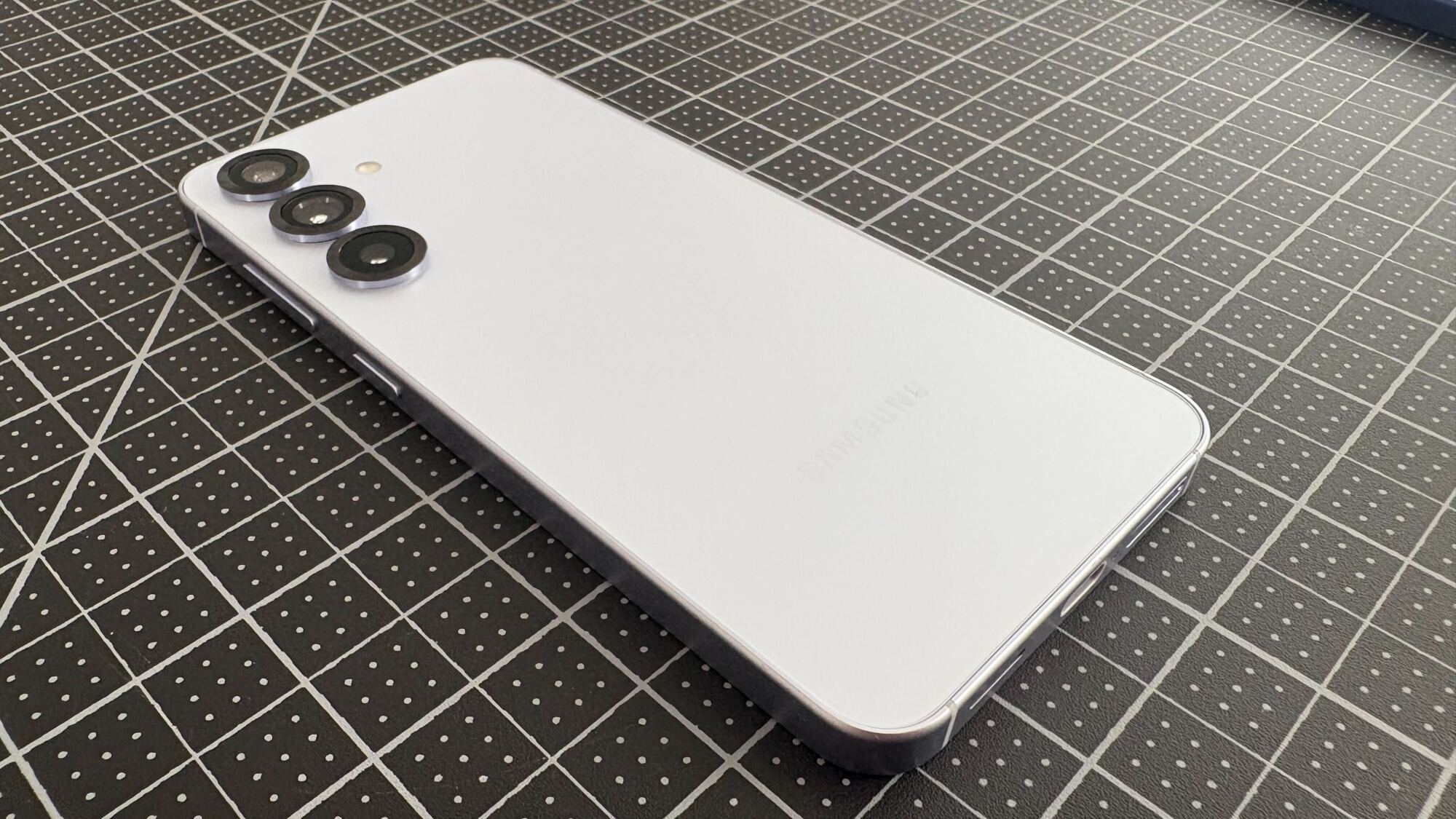 the camera array on the samsung galaxy s25