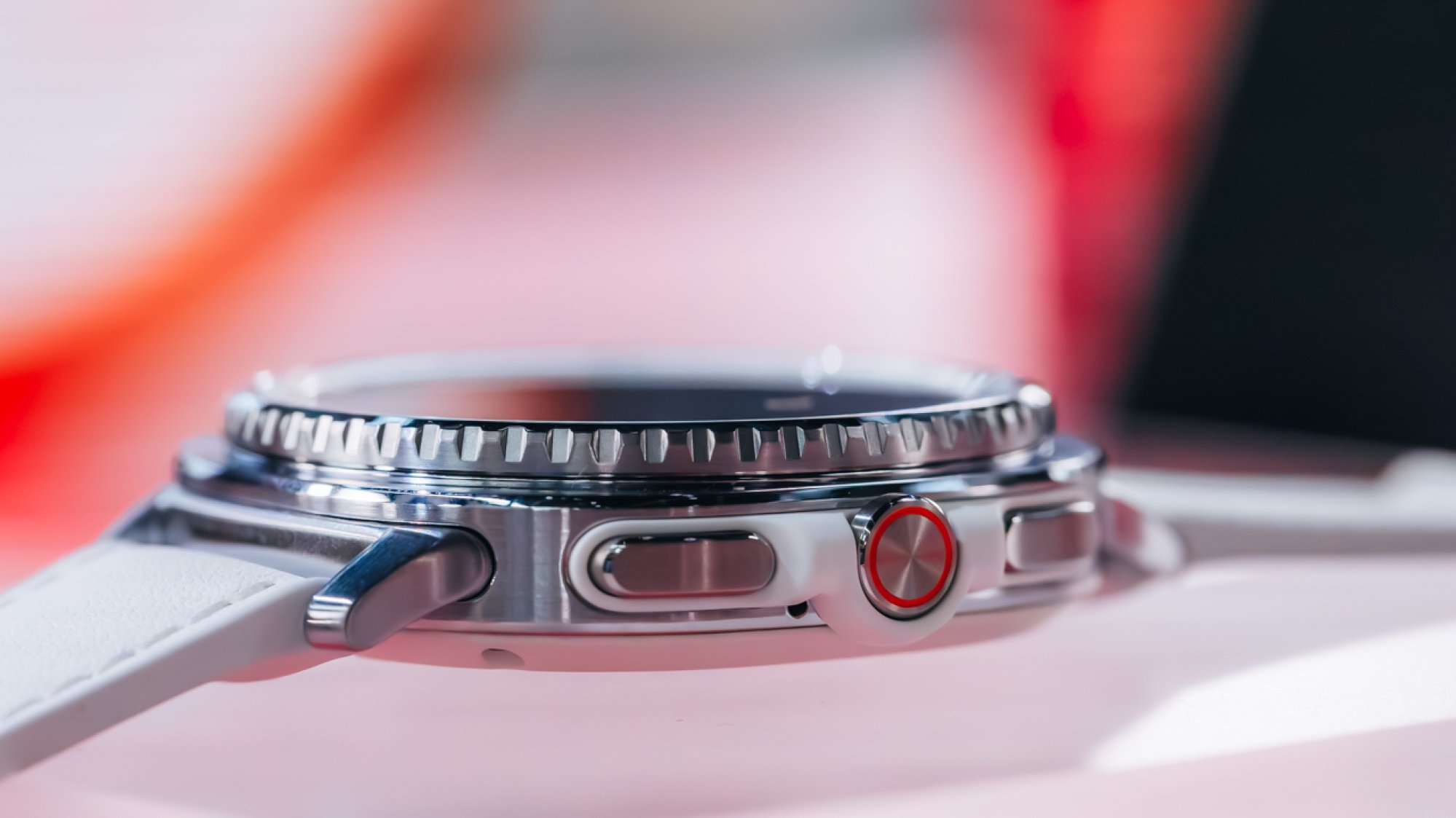 close-up of buttons and bezel on galaxy watch 8