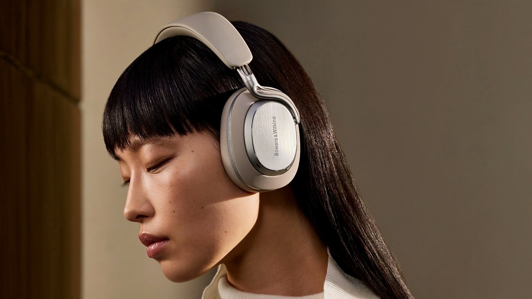 model wearing Bowers & Wilkins Px8 S2 headphones