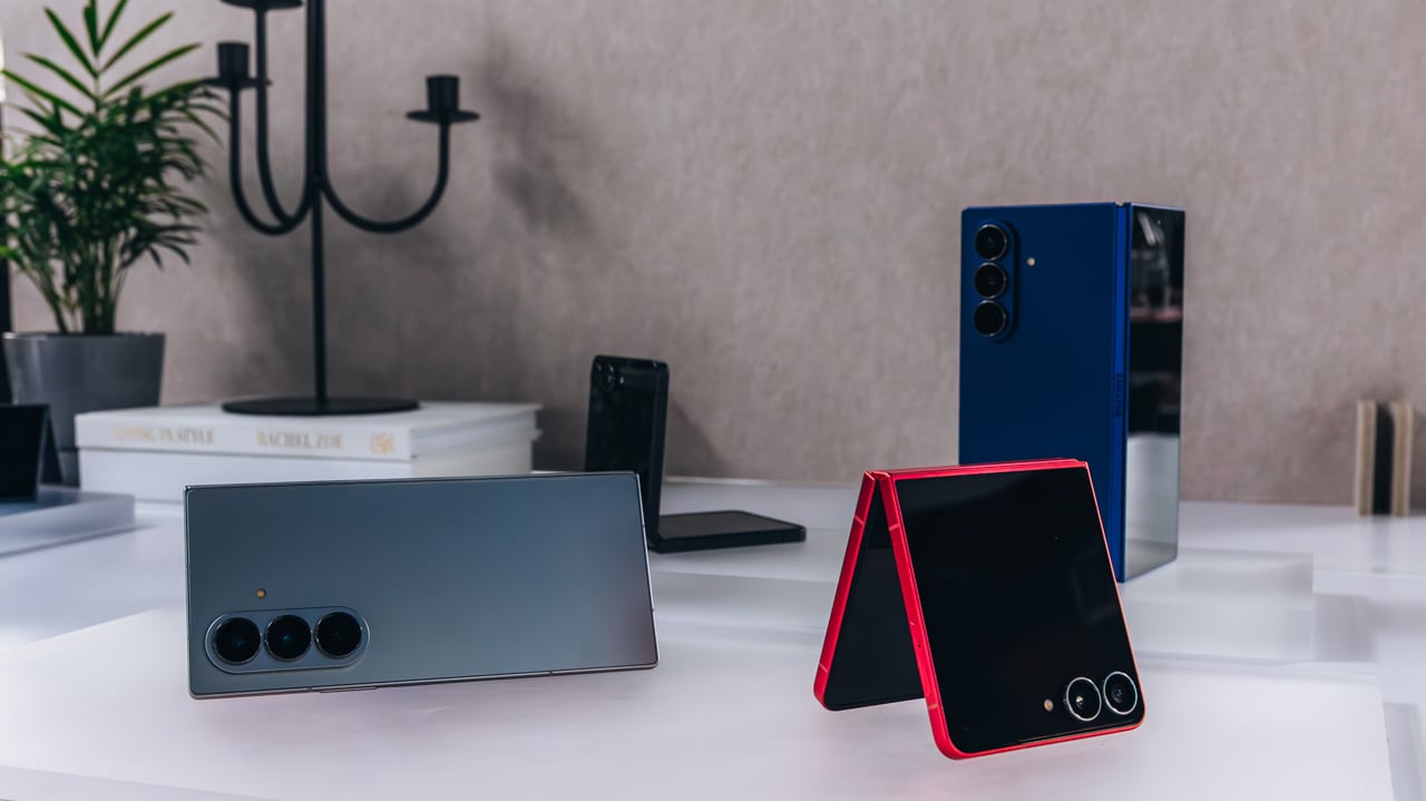 samsung phones on display