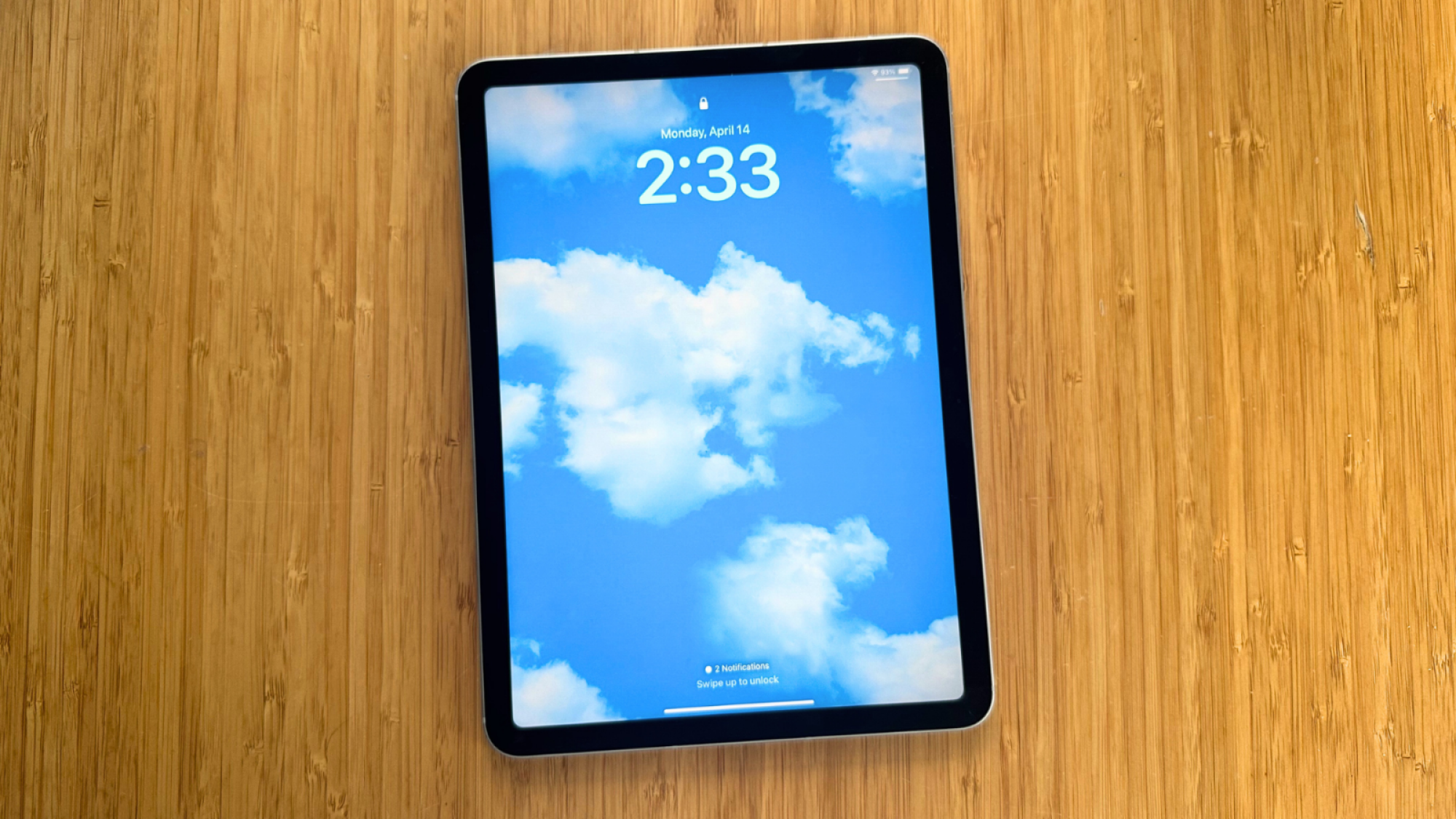 the 11-inch m3 apple ipad air on a wooden desk