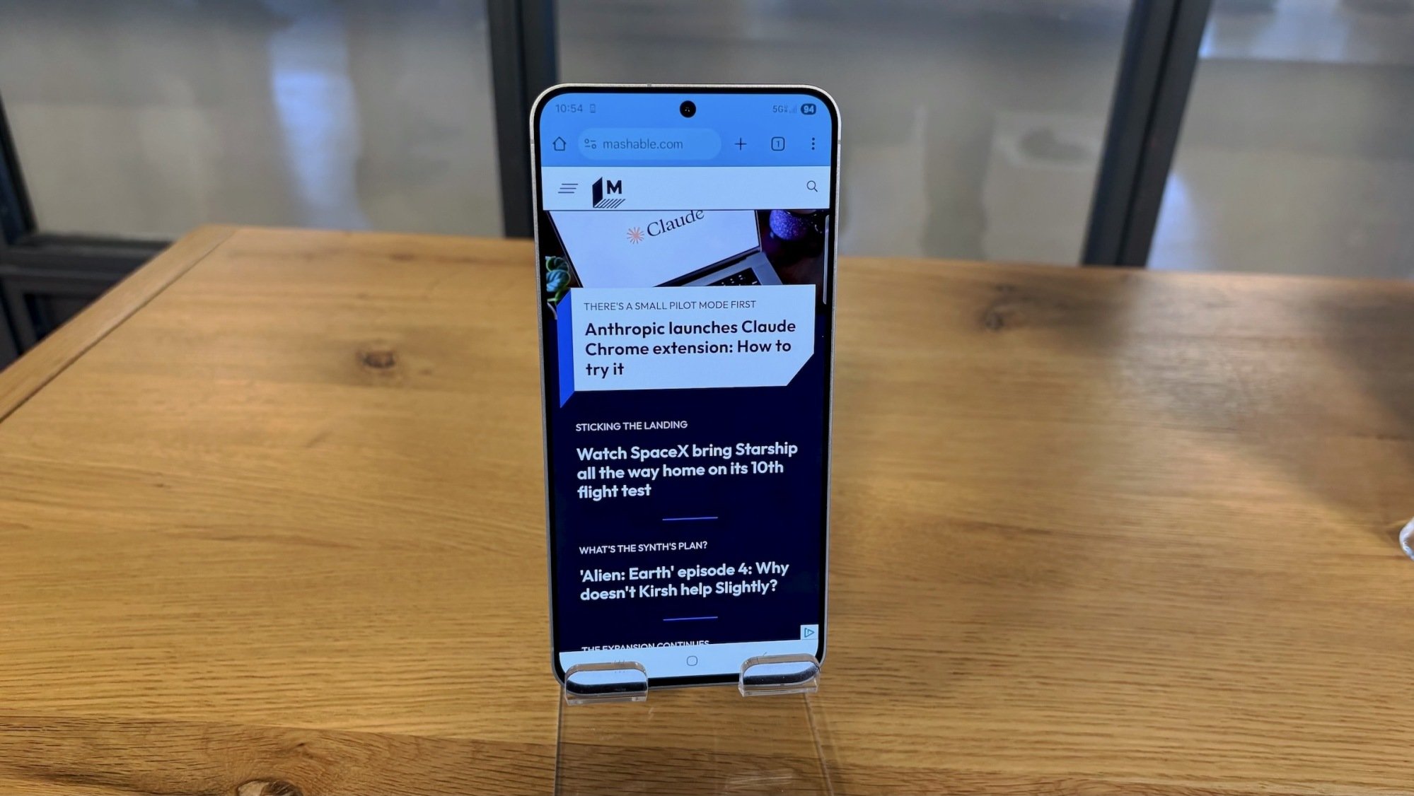 Samsung Galaxy S25 FE with Mashable home page on the screen