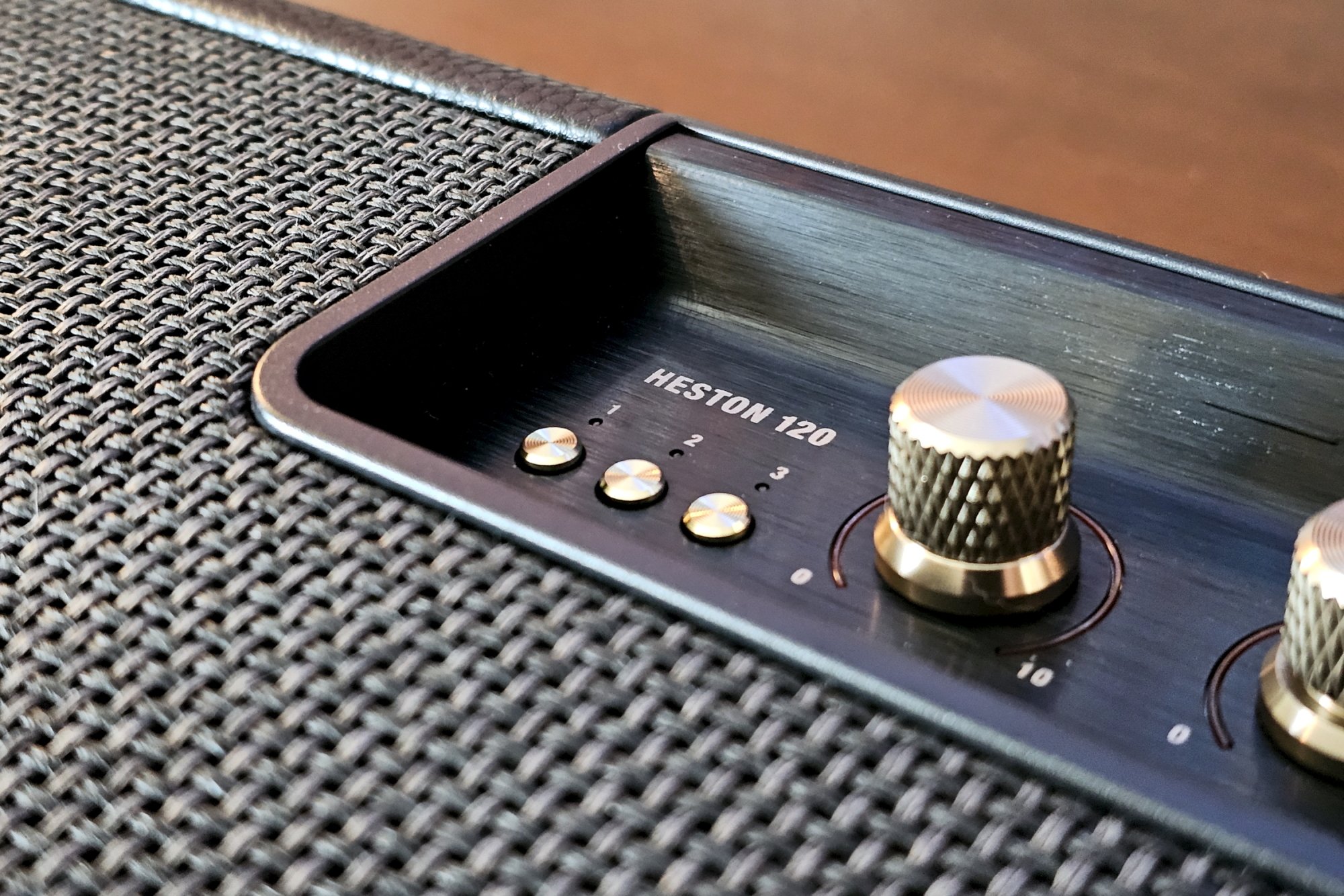 Marshall Heston 10 soundbar controls