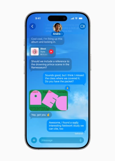 liquid glass in the messages app in ios 26