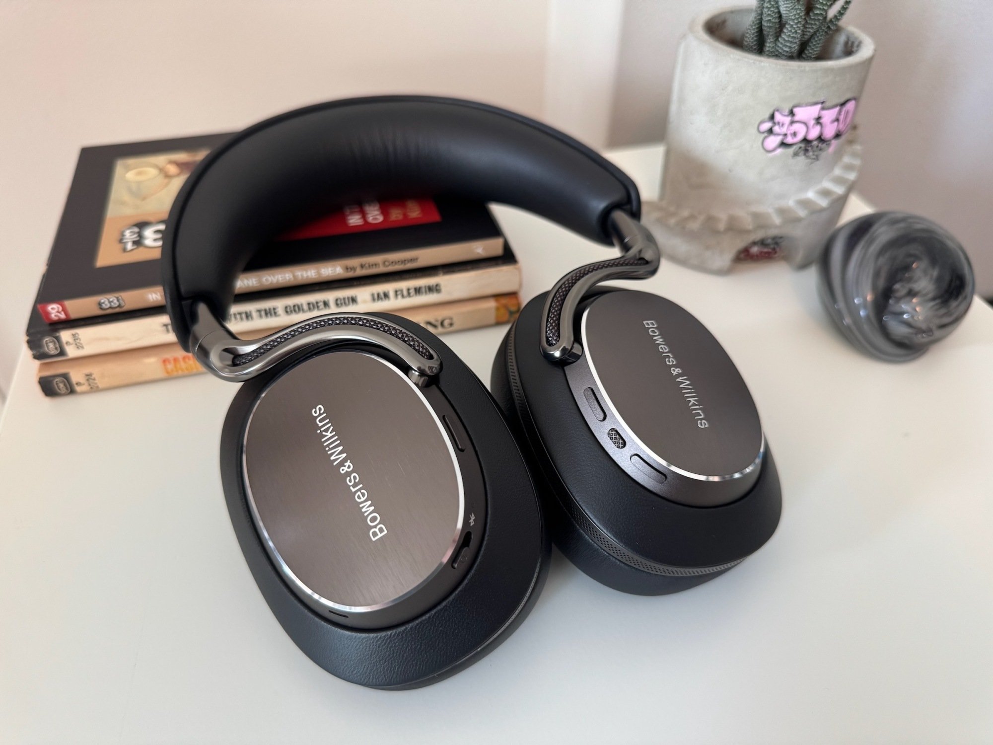 bowers & wilkins px8 s2 headphones up close
