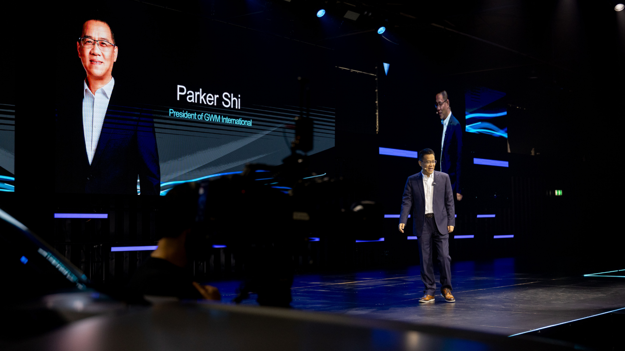 Parker Shi, vice president of GWM Group and president of GWM International, on stage at GWM's Tech Day 2025.