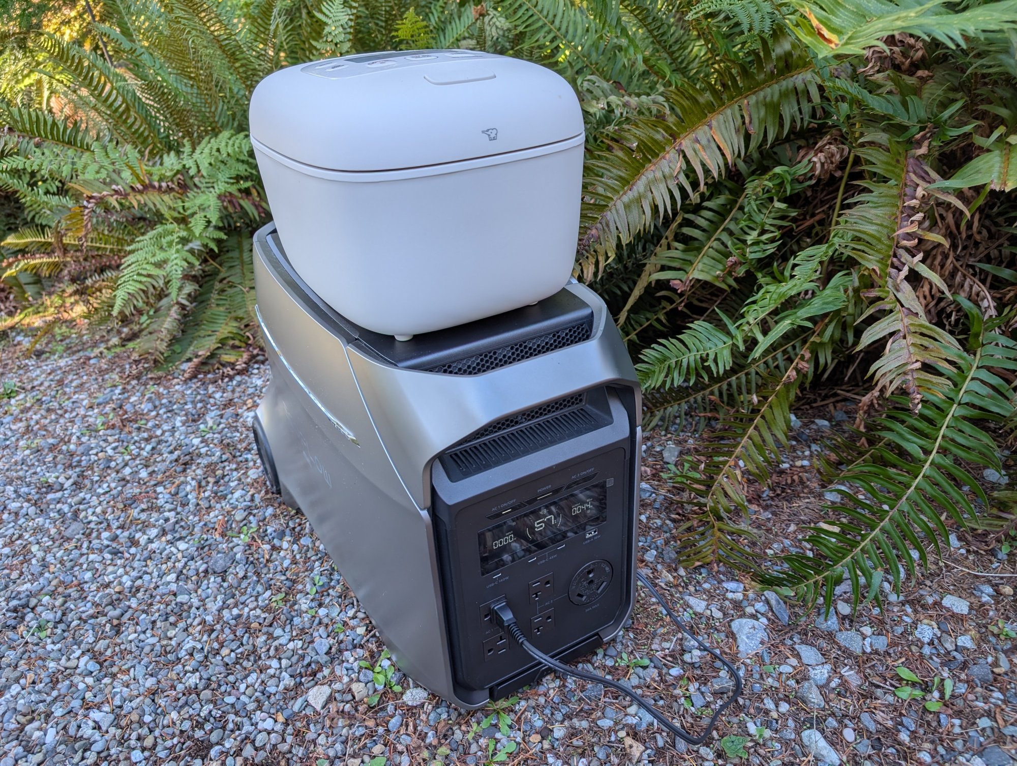 the ecoflow delta 3 ultra plus in gravel with a rice cooker on top