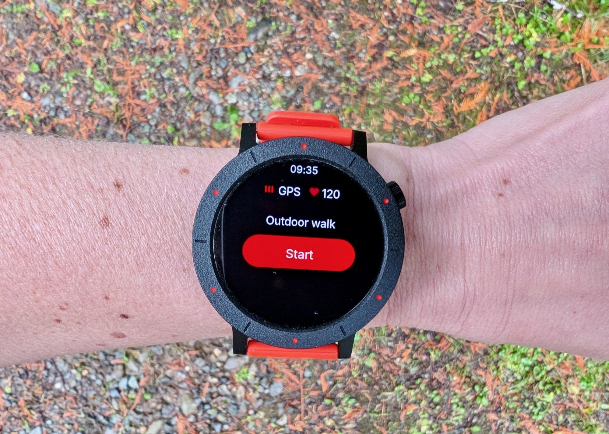 the face of the CMF by nothing watch 3 pro while starting a walk