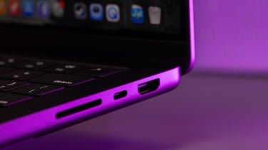 the ports on the right side of the m5 macbook pro