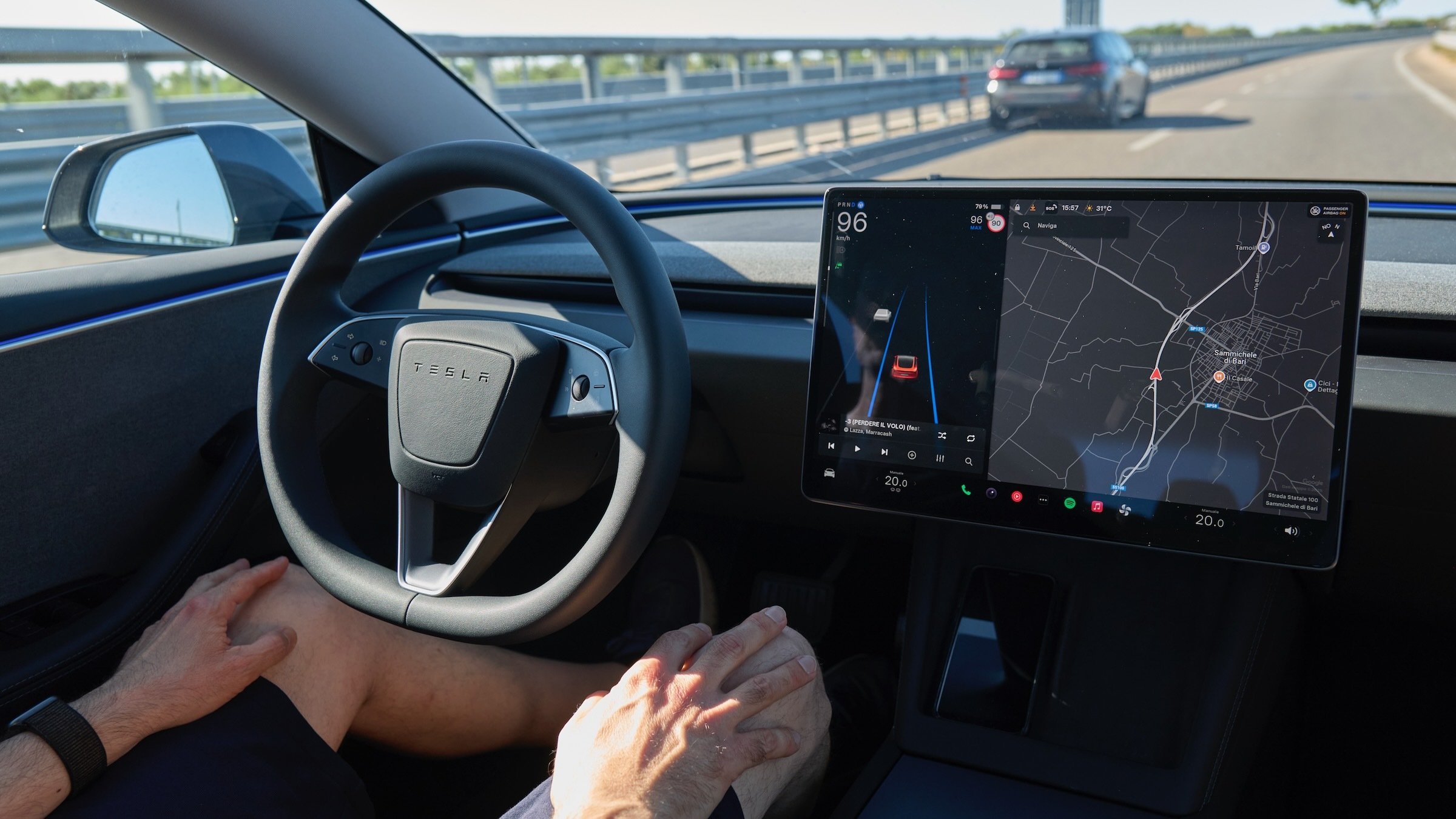 a tesla driver on the highway goes hands free in full self driving mode