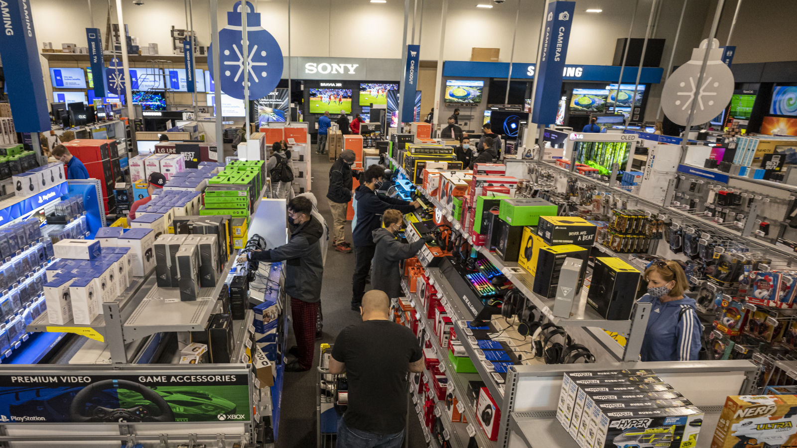 shoppers at a best buy store on black friday