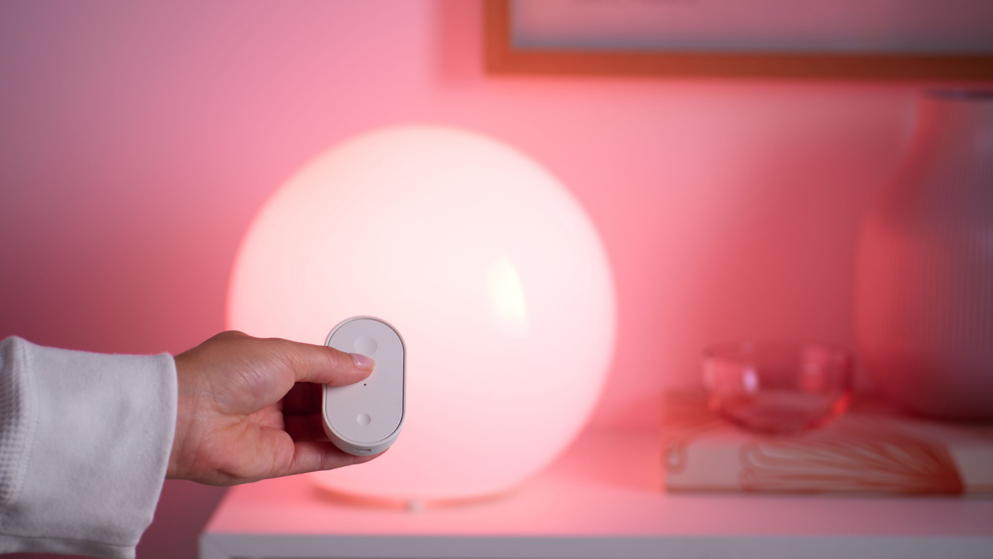A Kajplats smart bulb, and Bilresa remote control