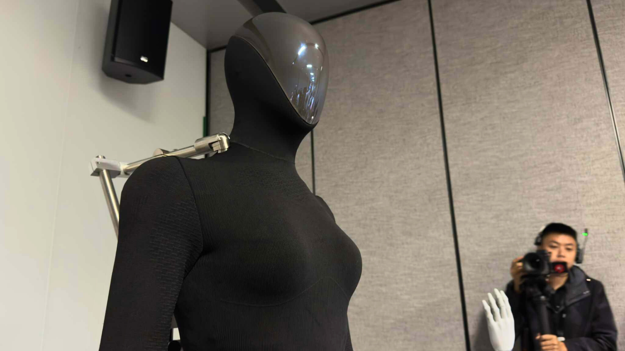 A closer look at the XPENG IRON from the chest up.