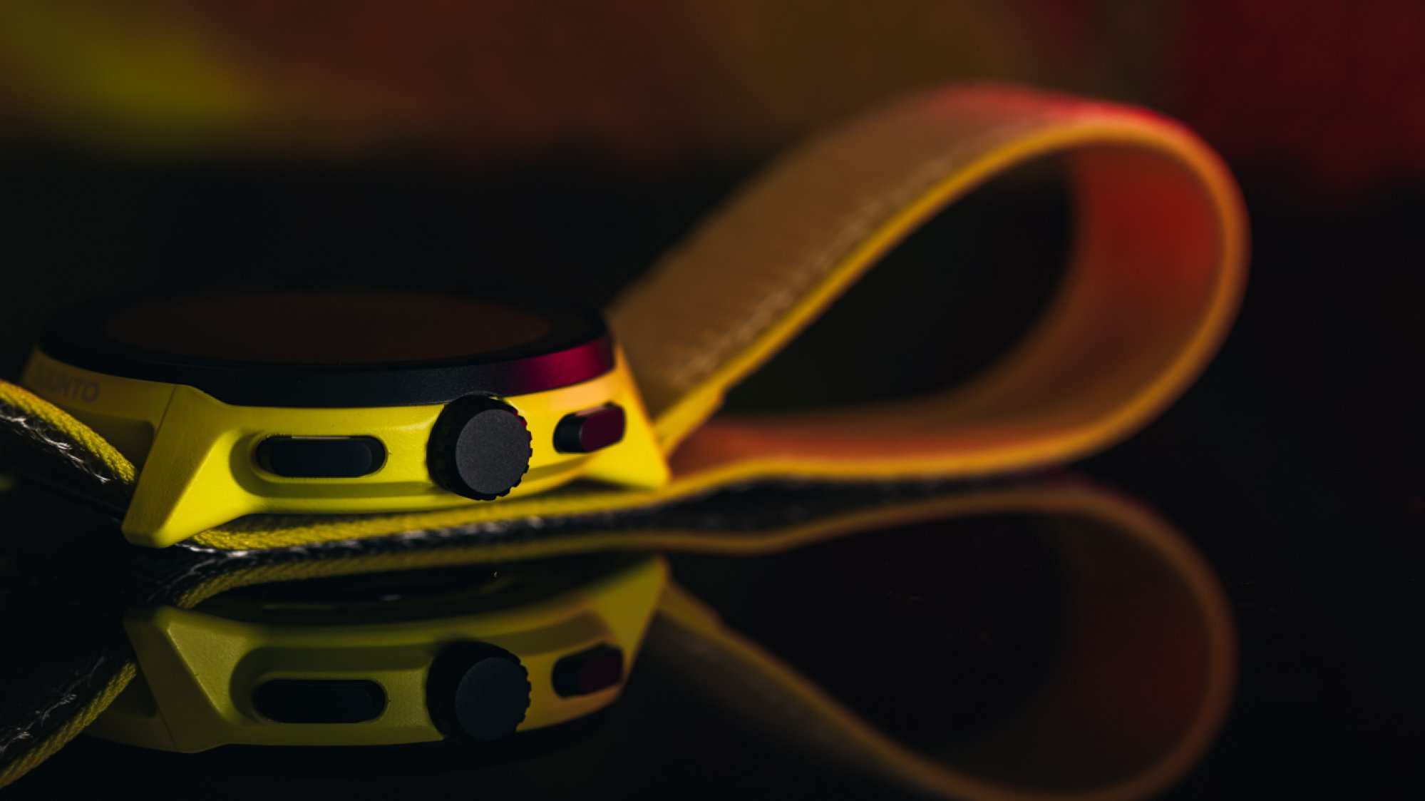 Suunto run with yellow band