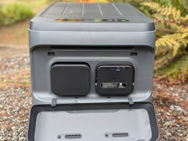 the battery area of the anker solix everfrost 2