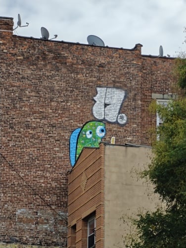 Graffiti in the building at 7x zoom