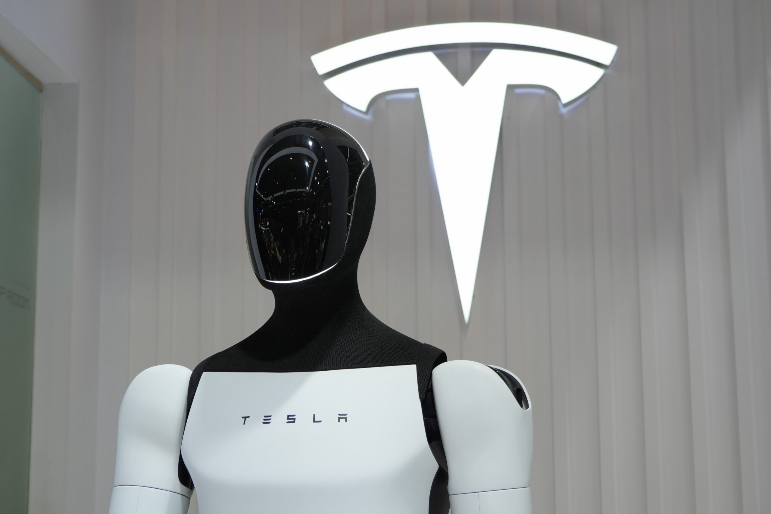 Tesla Optimus robot