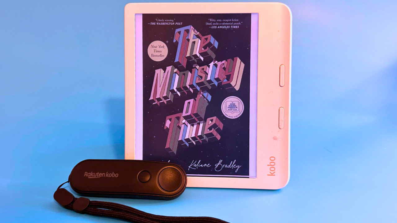 A Kobo Remote next to a Kobo Libra Colour