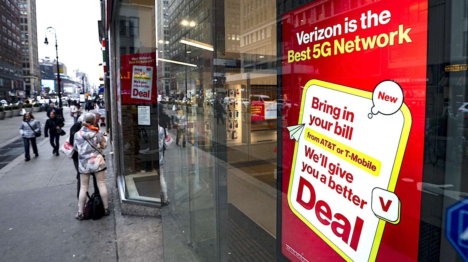 A Verizon store with a 'best 5G network' ad in the window 