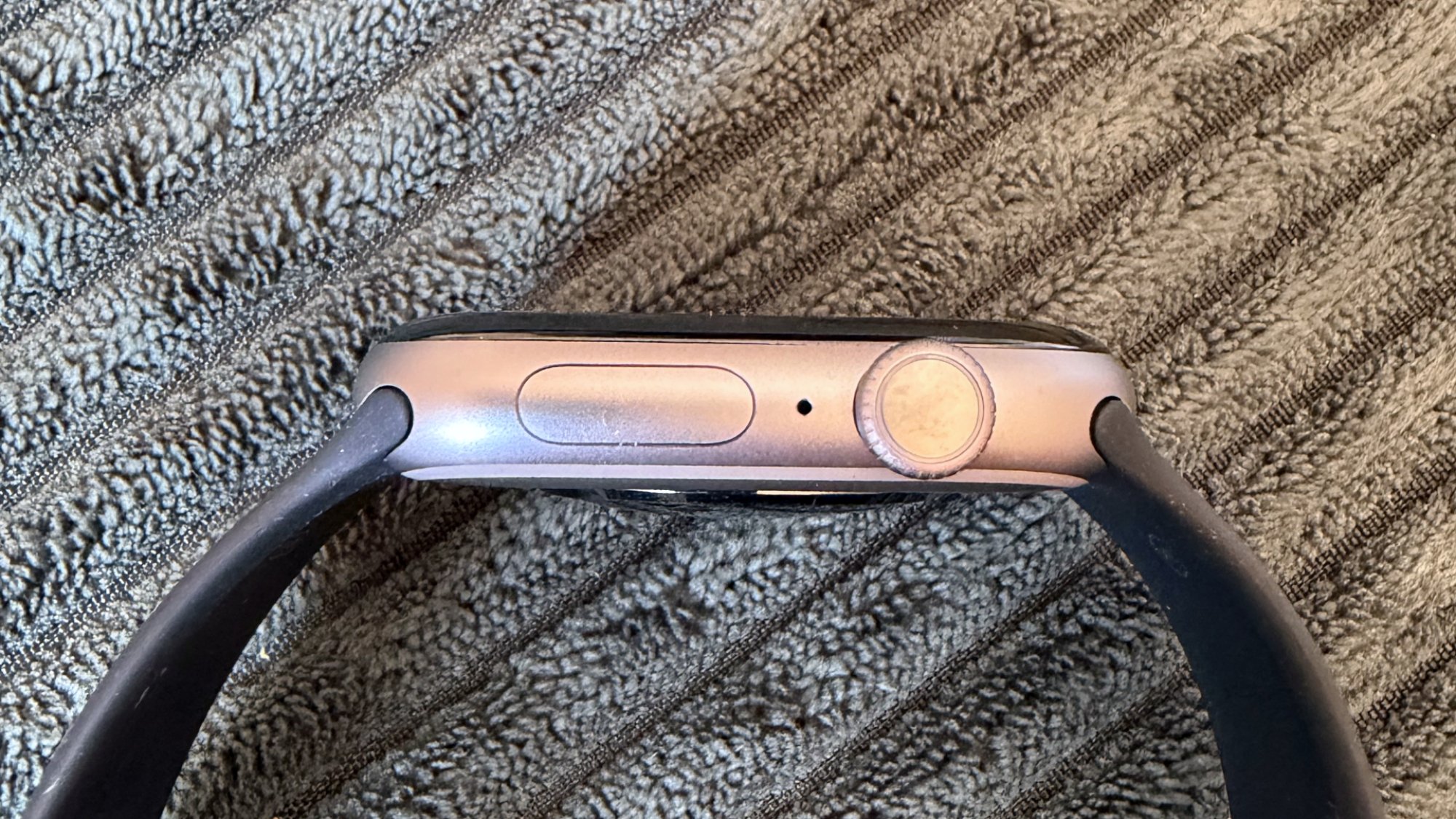Apple Watch 11 side angle