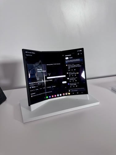 youtube video and comments on the inner display of samsung galaxy z trifold