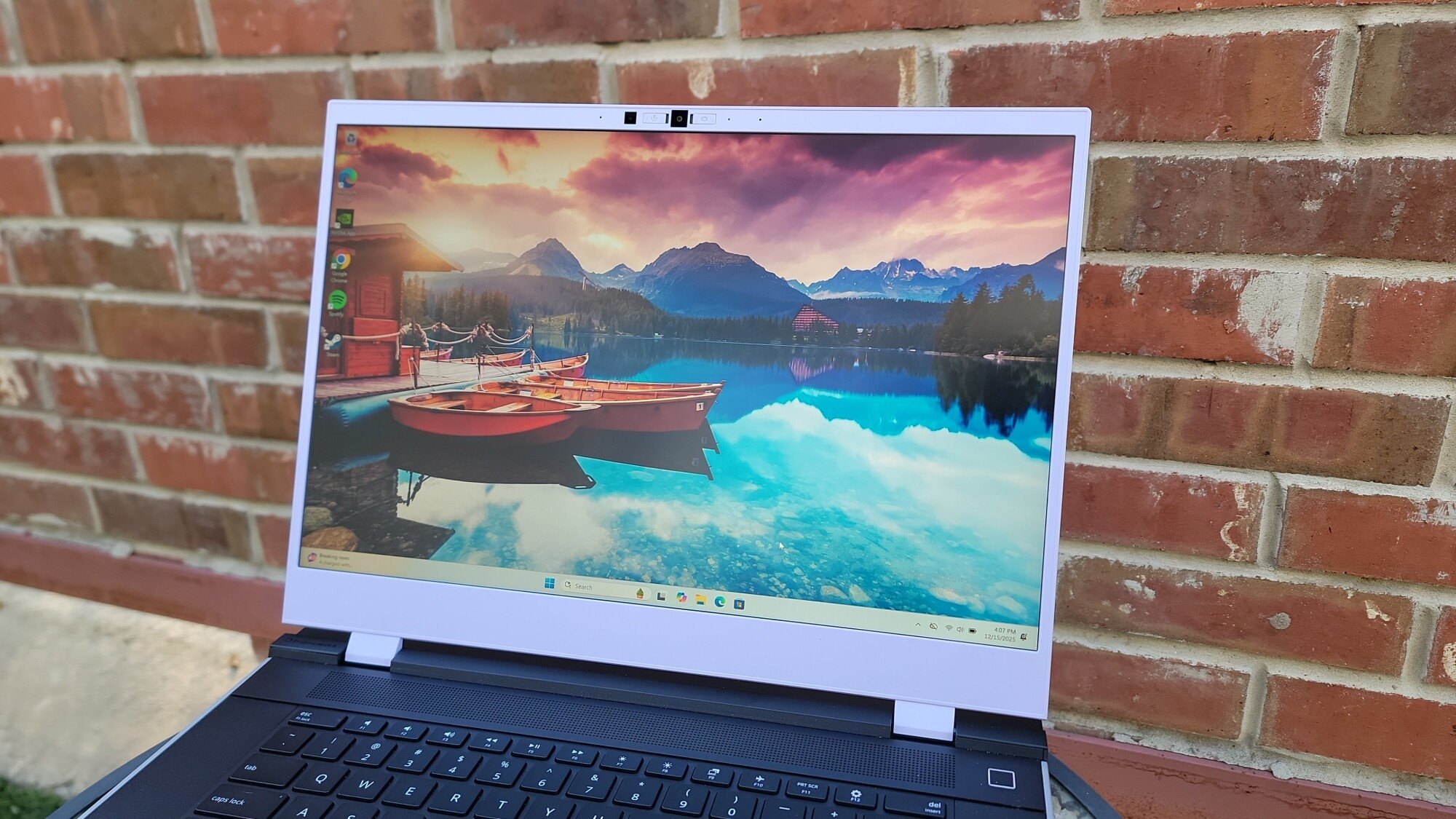 close up of the framework laptop's display