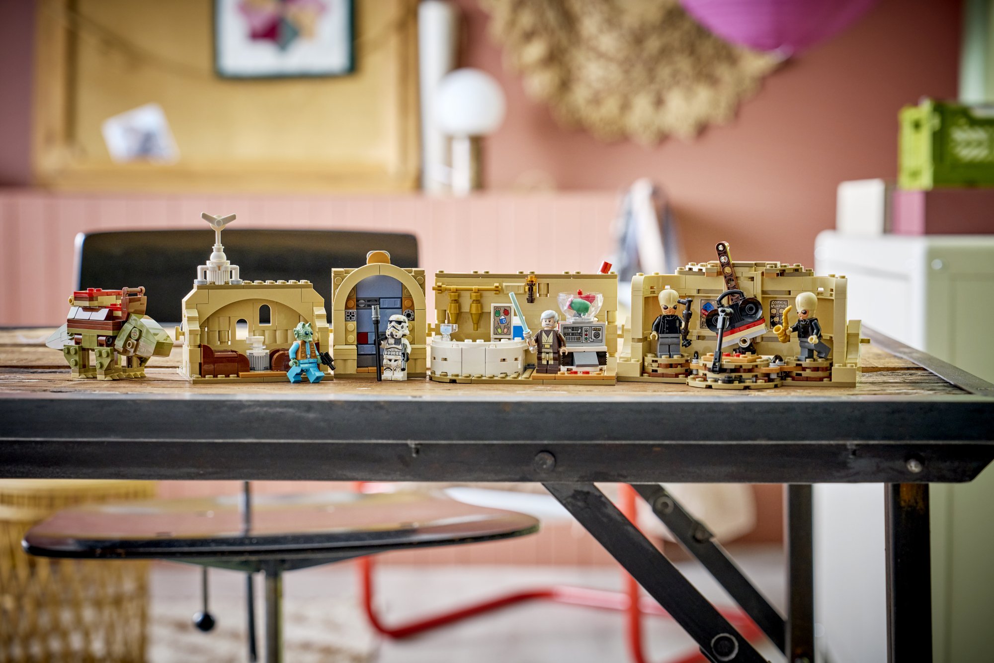 the Lego Star Wars Smart Play: Mos Eisley Cantina set