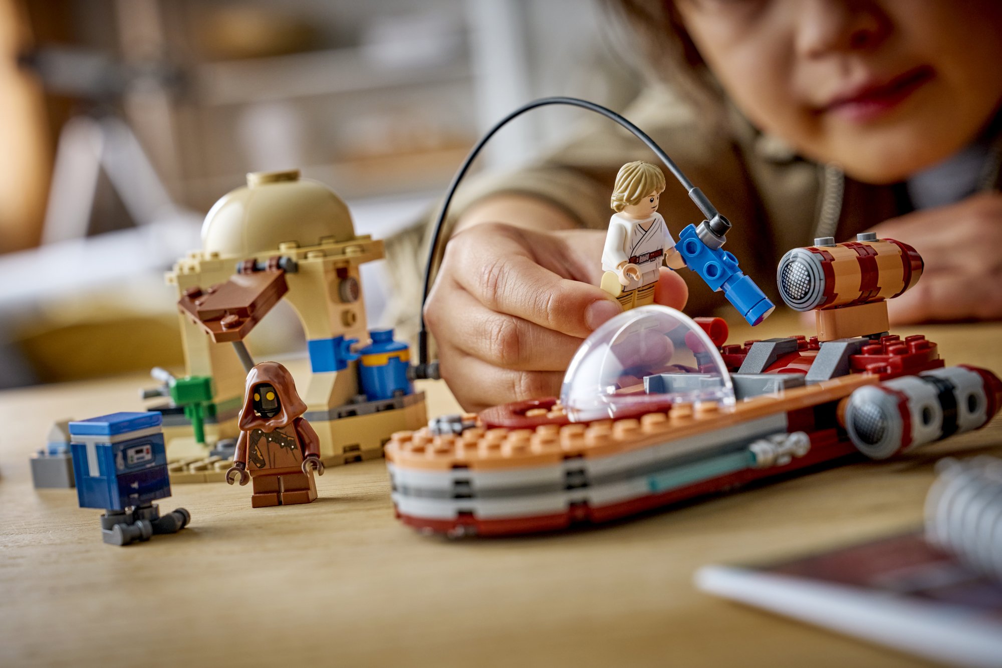the Lego Star Wars Smart Play: Luke's Landspeeder set