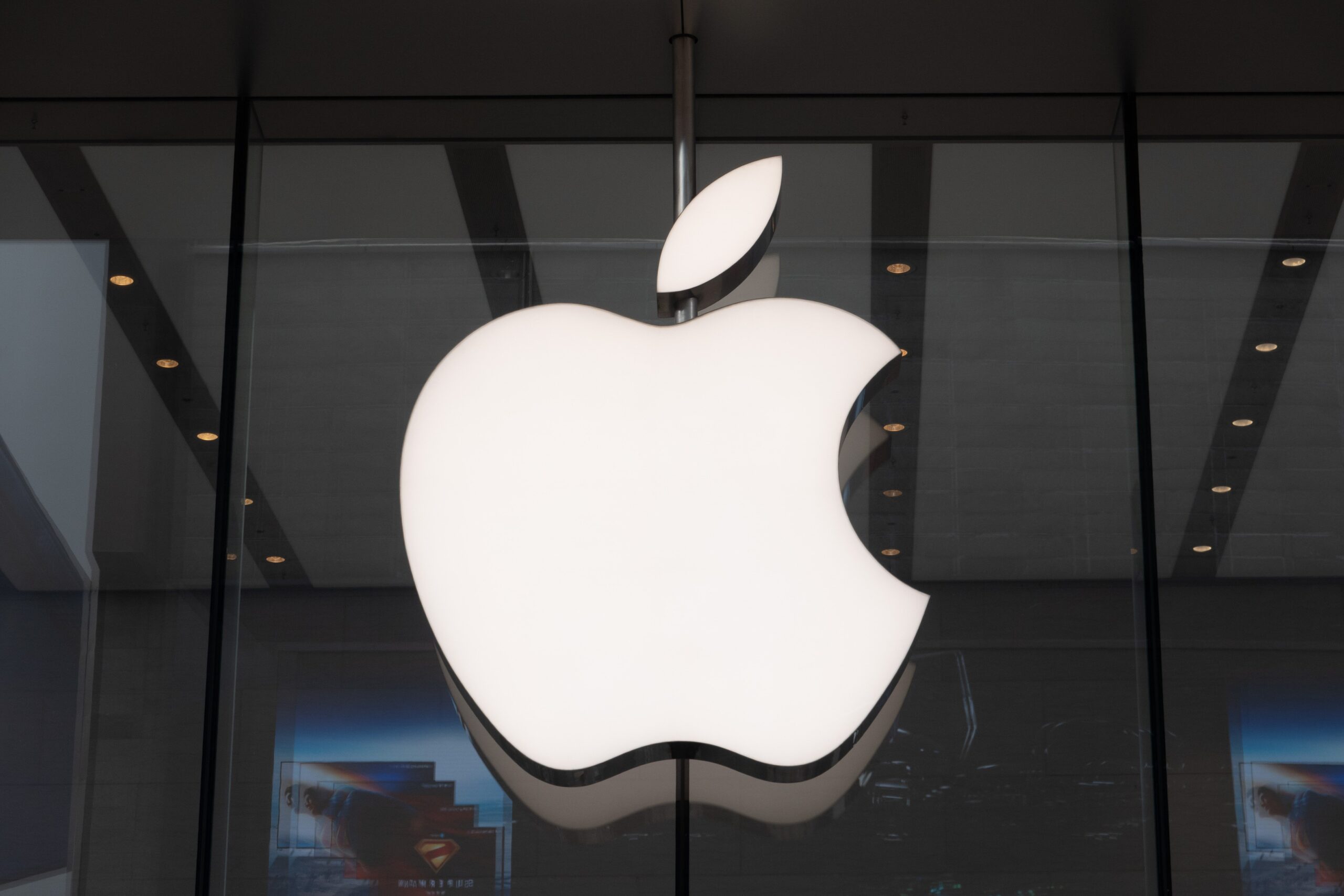 apple logo on apple store