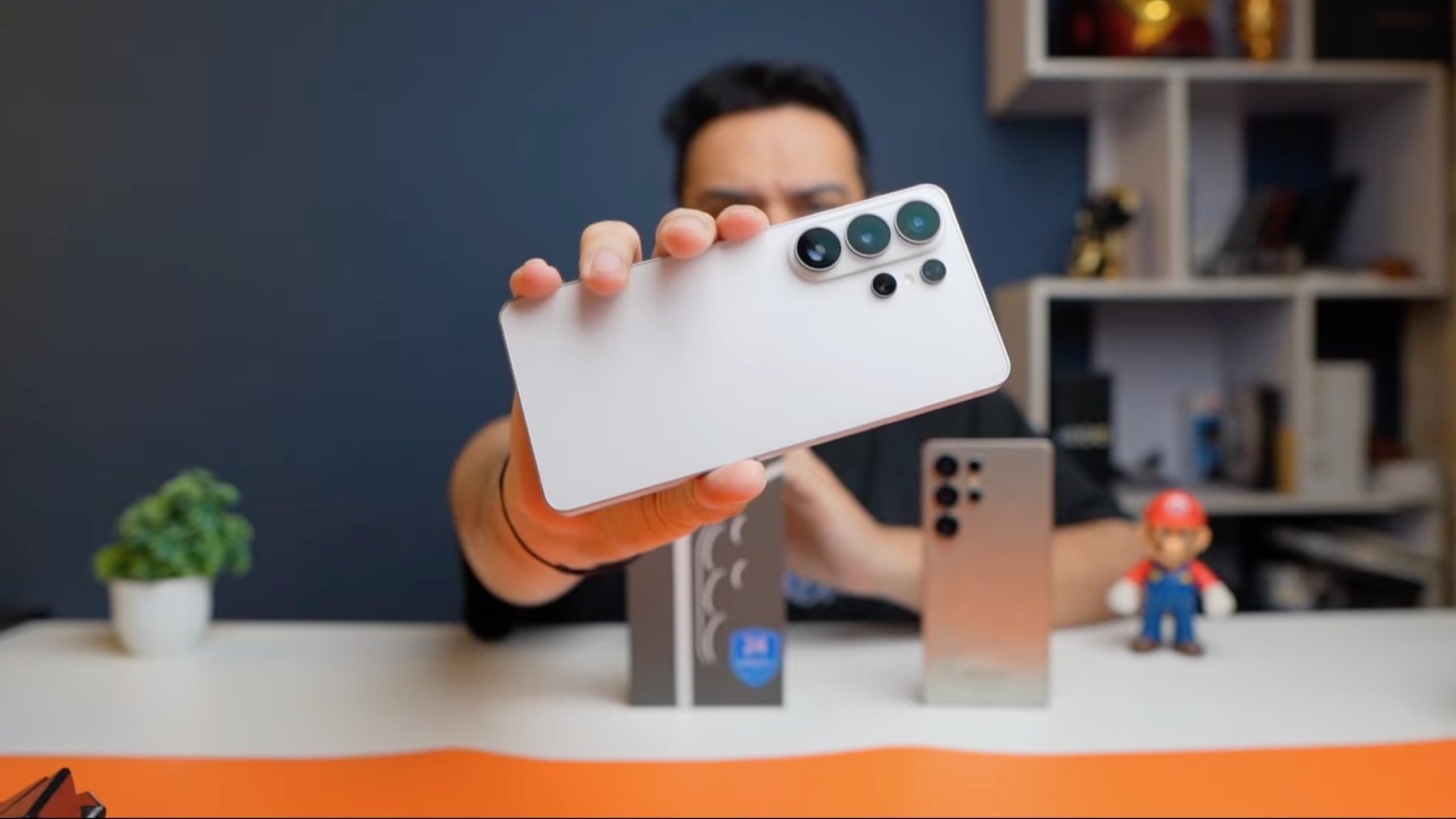 Man holding an alleged Samsung Galaxy S26 Ultra phone