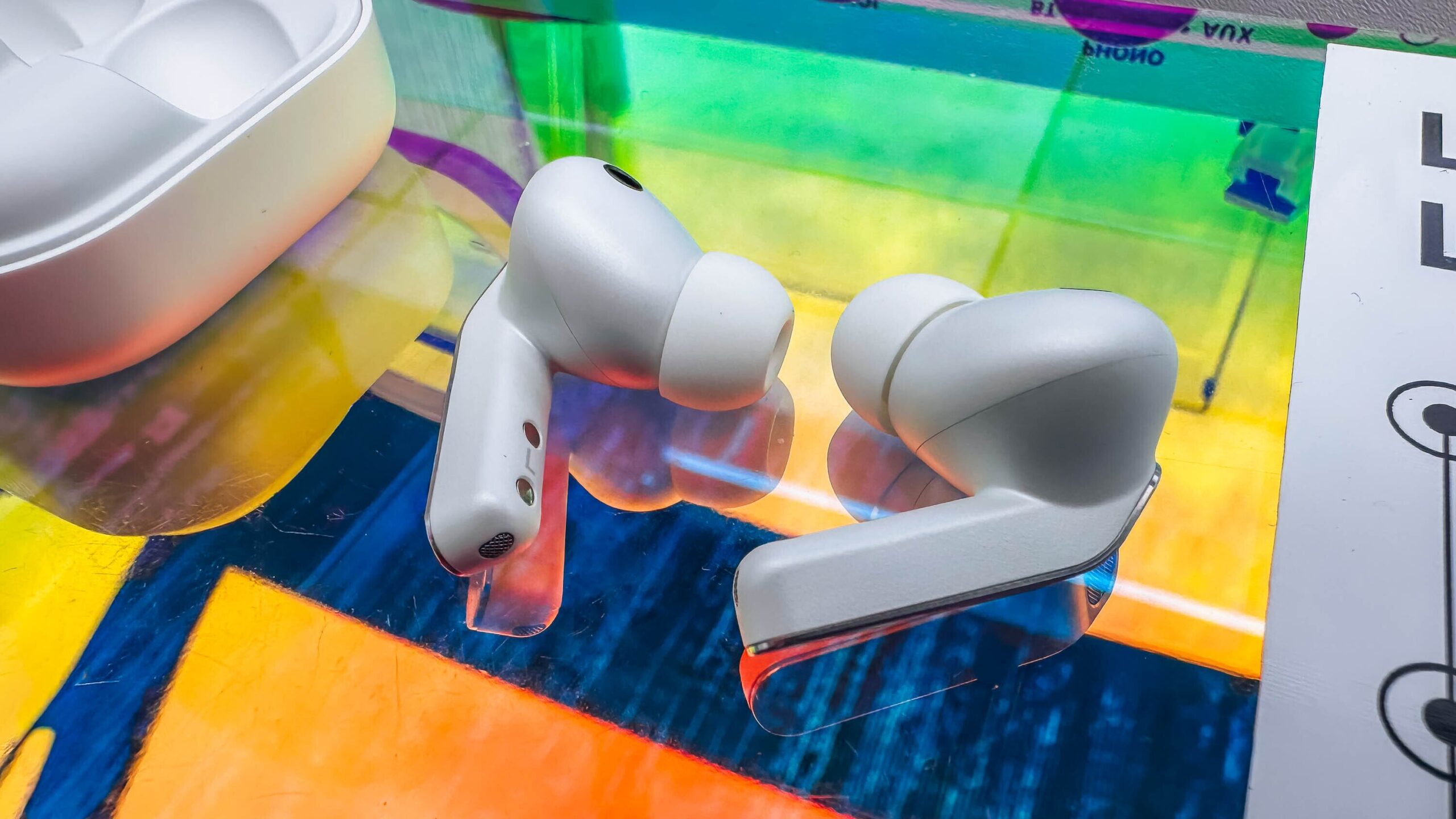 Samsung Buds 4 on display