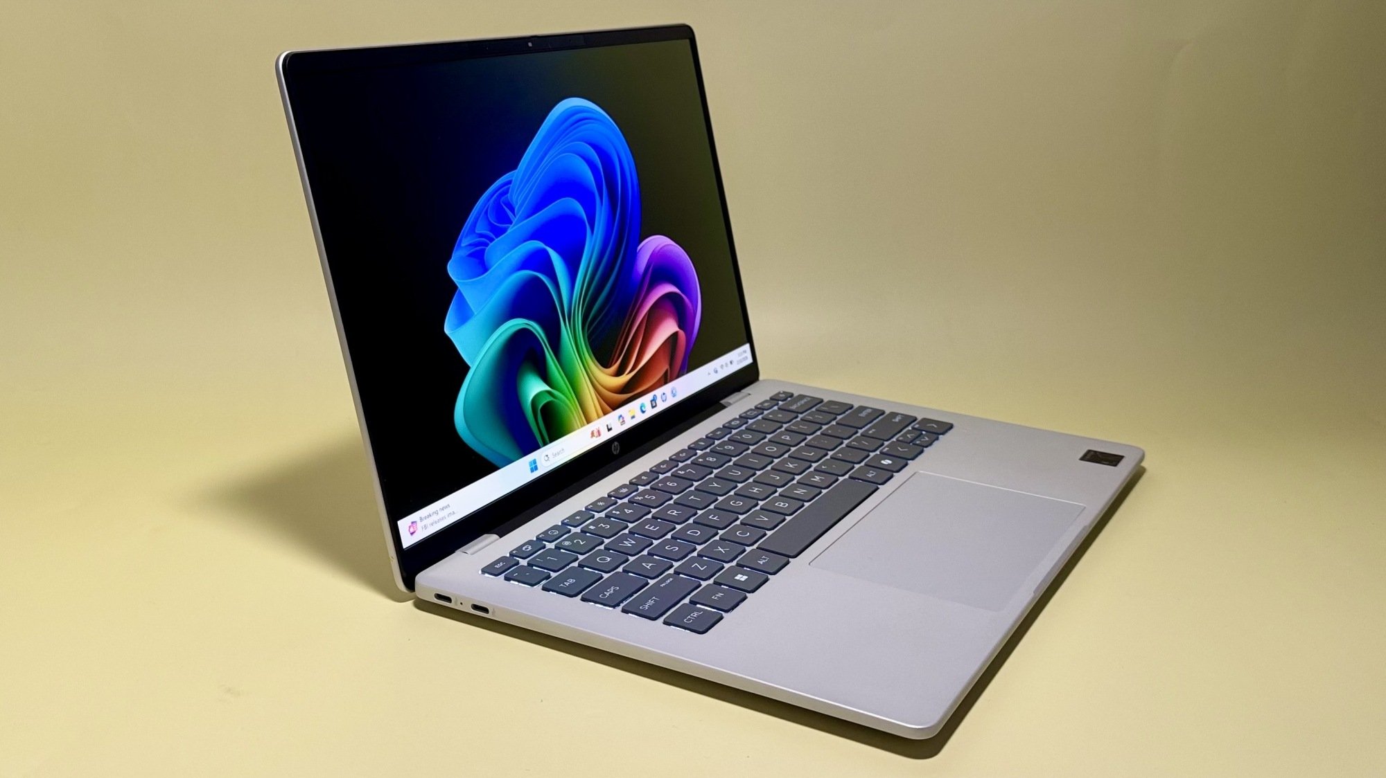 a side view of the hp omnibook 5 14