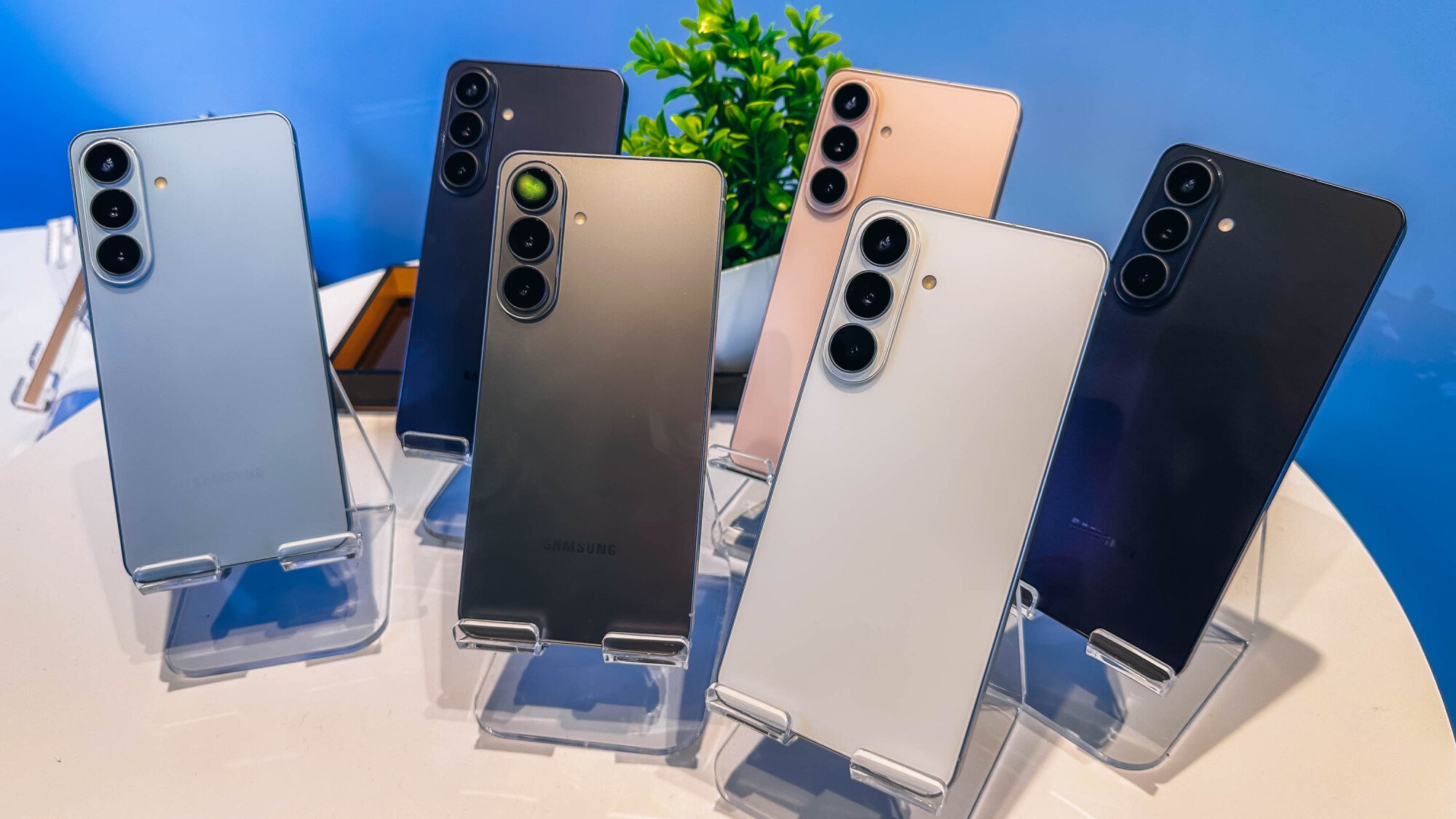 the samsung galaxy s26 plus on display