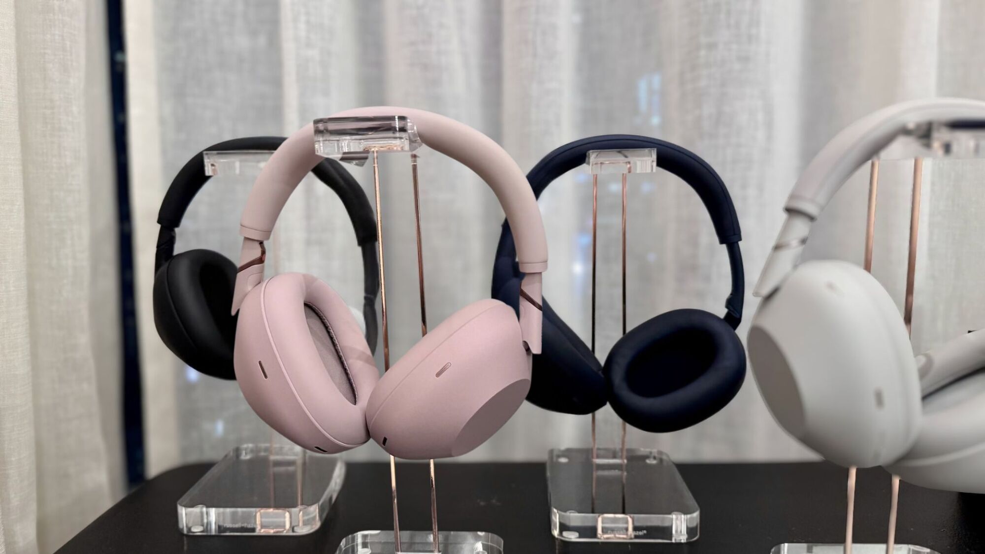 all colorway options for the sony XM6 headphones.