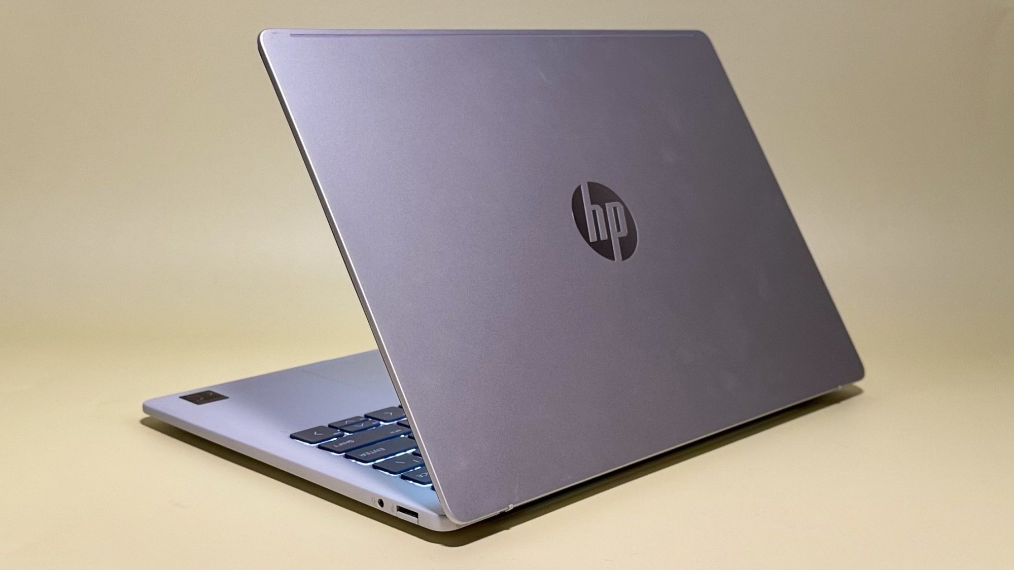 the back of the hp omnibook 5 14