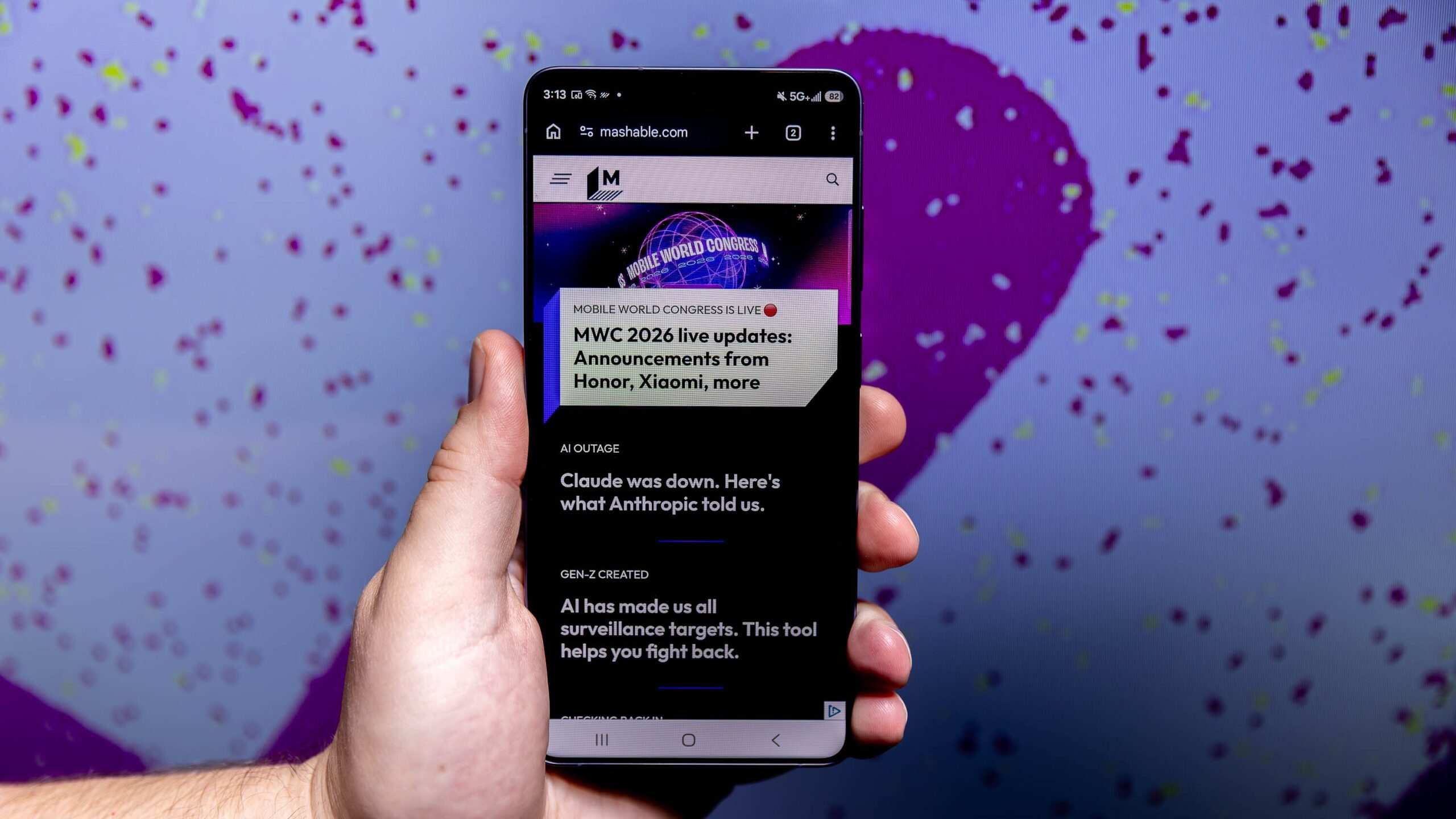 galaxy s26 ultra with mashable homepage on screen