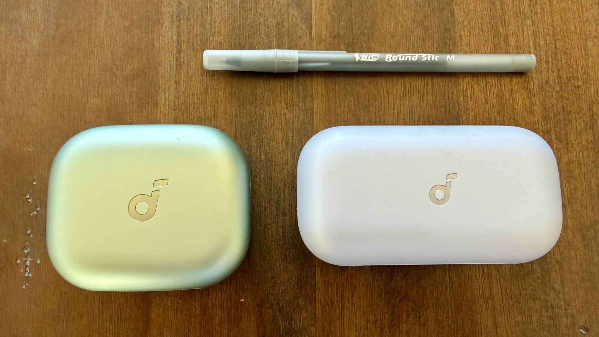 aerofit 2 case next to aerofit 2 pro case with pen above both for comparison