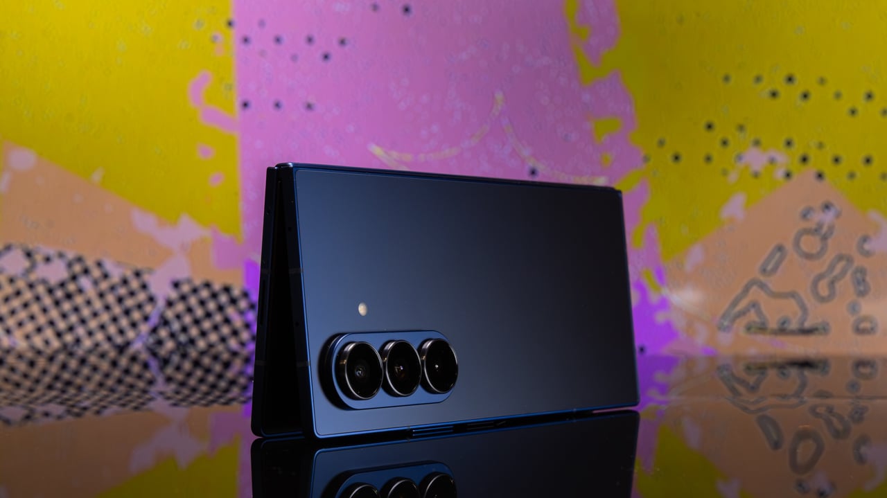 galaxy z fold 7 folded with cameras on display