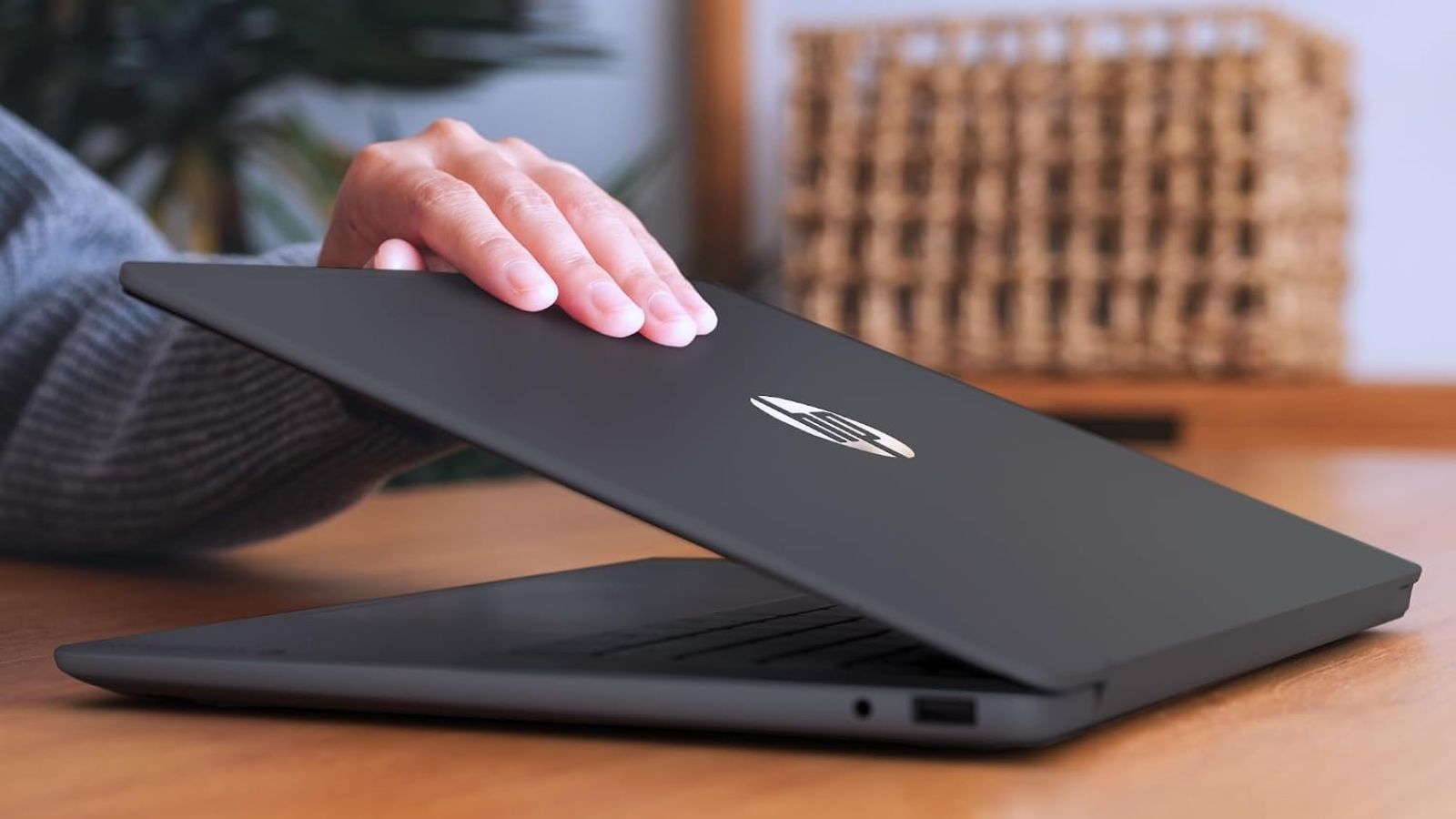 close up of person opening the HP Omnibook 3 16 laptop 