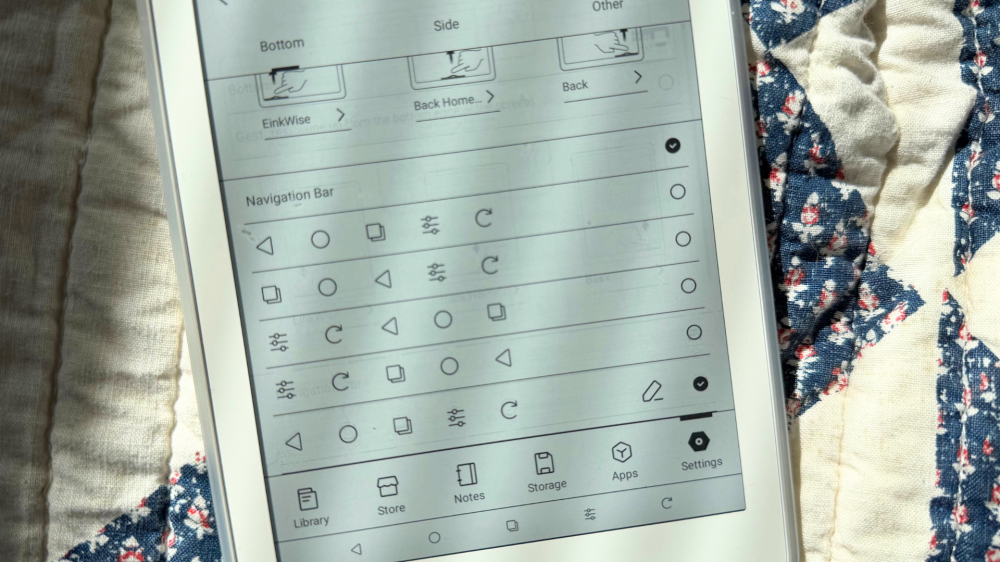 The navigation bar settings on a Boox e-reader.